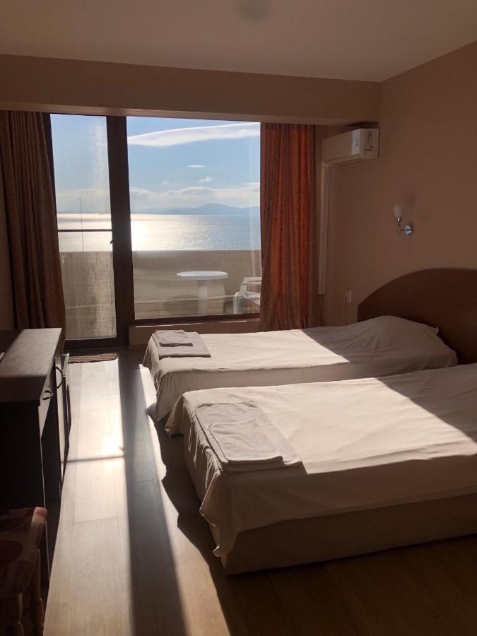 Relax Sarafovo Hostel Burgas Bagian luar foto