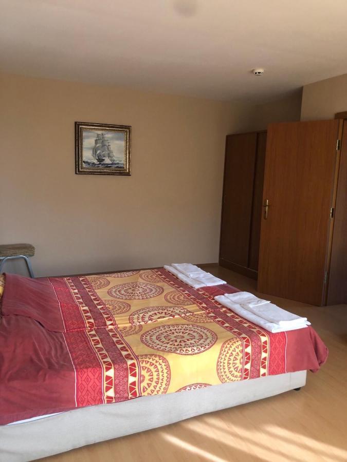 Relax Sarafovo Hostel Burgas Bagian luar foto