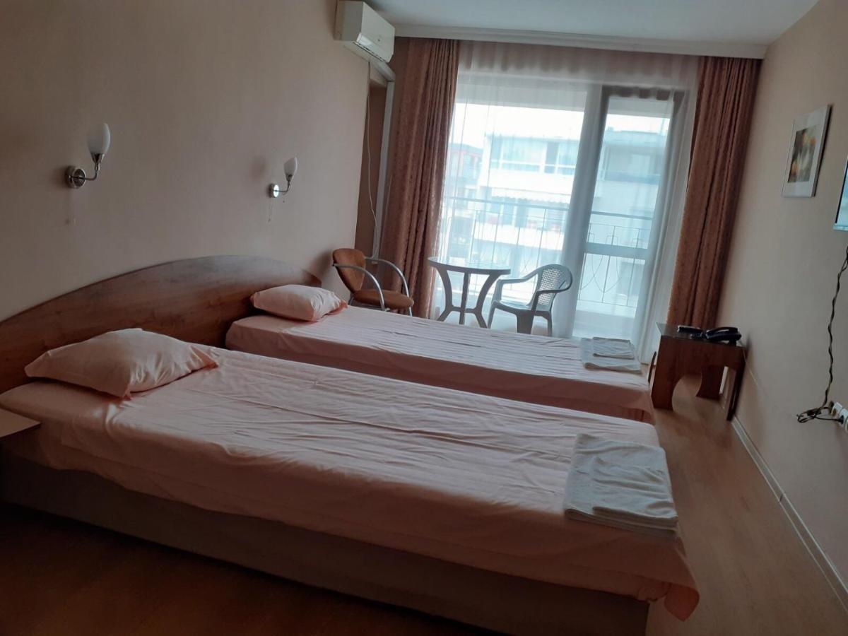 Relax Sarafovo Hostel Burgas Bagian luar foto